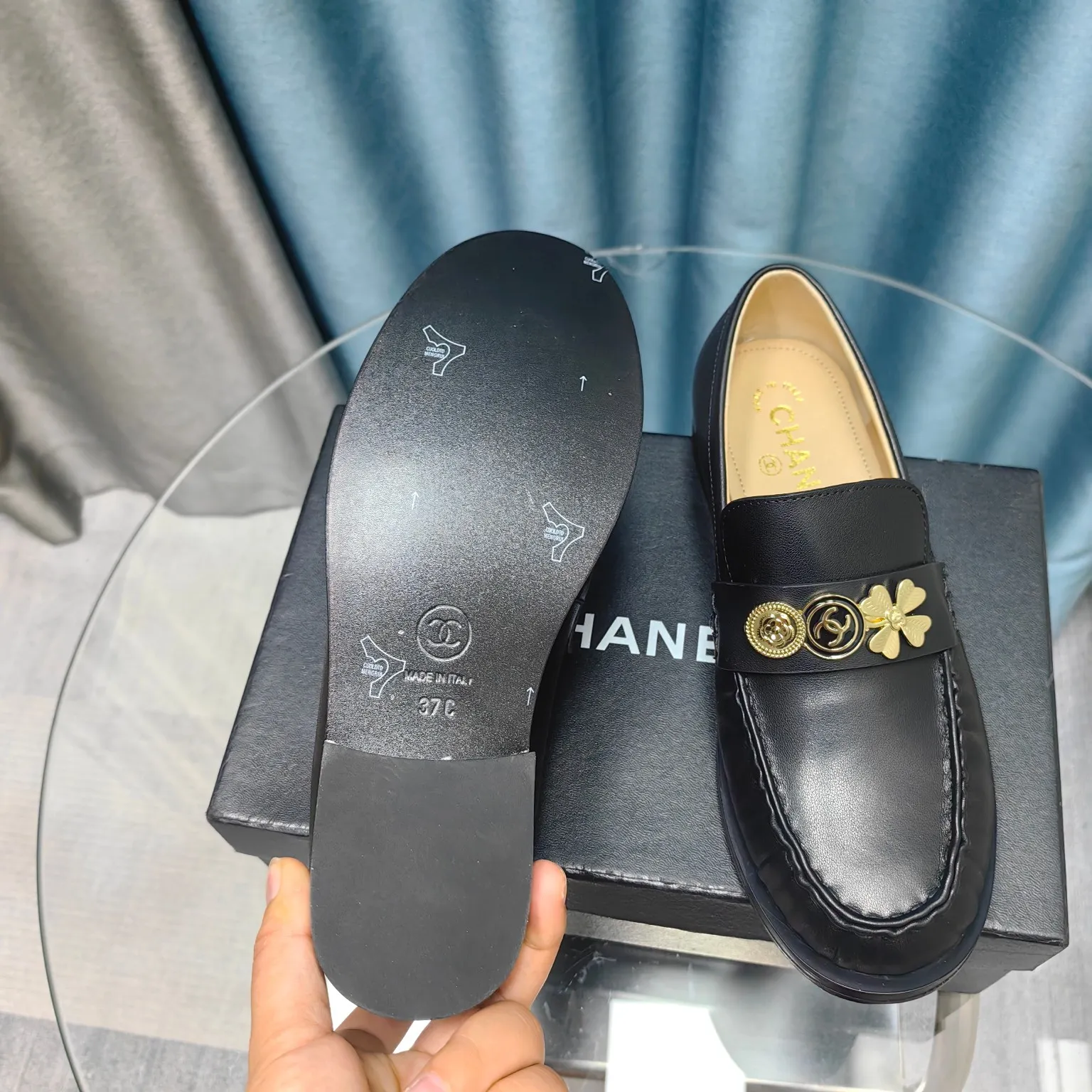 👟👟Ex-factory price 640👟👟 Chanel 24A latest handmade loafers! Counter purchasing version! ! The most difficult to buy handmade shoes at the counter. Classic logo element hardware design. Really super good-looking. Thousands of people are asking for it. Even second-class luxury products are priced at a premium. Size: 35-39. Other sizes are determined.